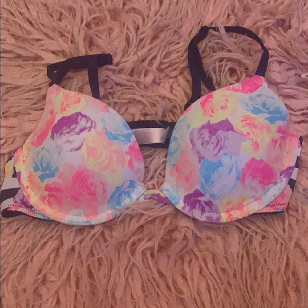32B Vs PINK bra